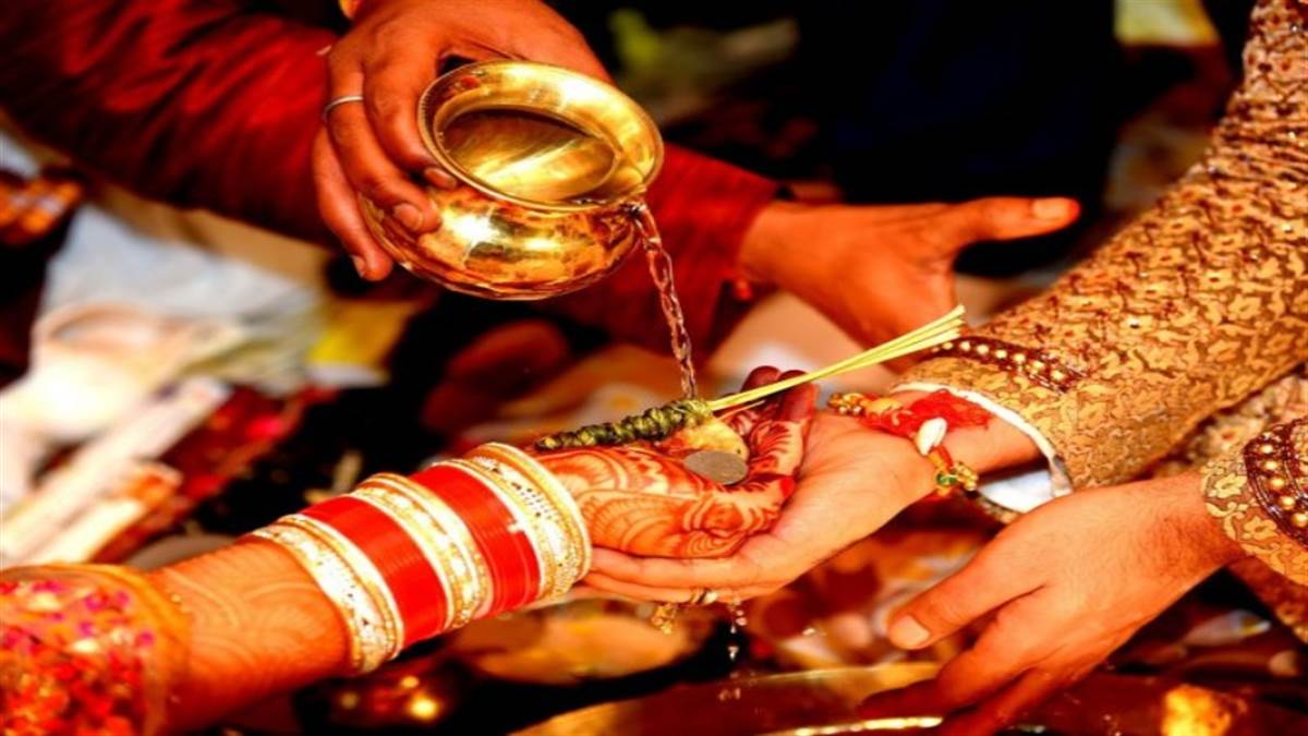 शादी को लेकर युवाओं की सोच क्यों बदल रही है?