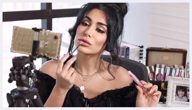 सोशल मीडिया इन्फ्लुएंसर बनना कितना सच और कितना झूठ?