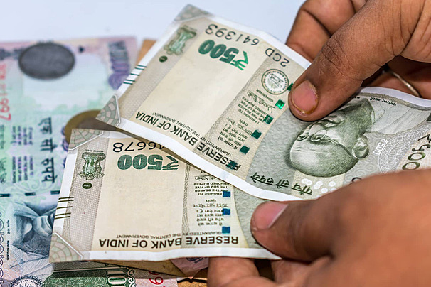 महीने के अंत में पैसे बचाने के 5 “No-Spend” चैलेंज वाले तरीके