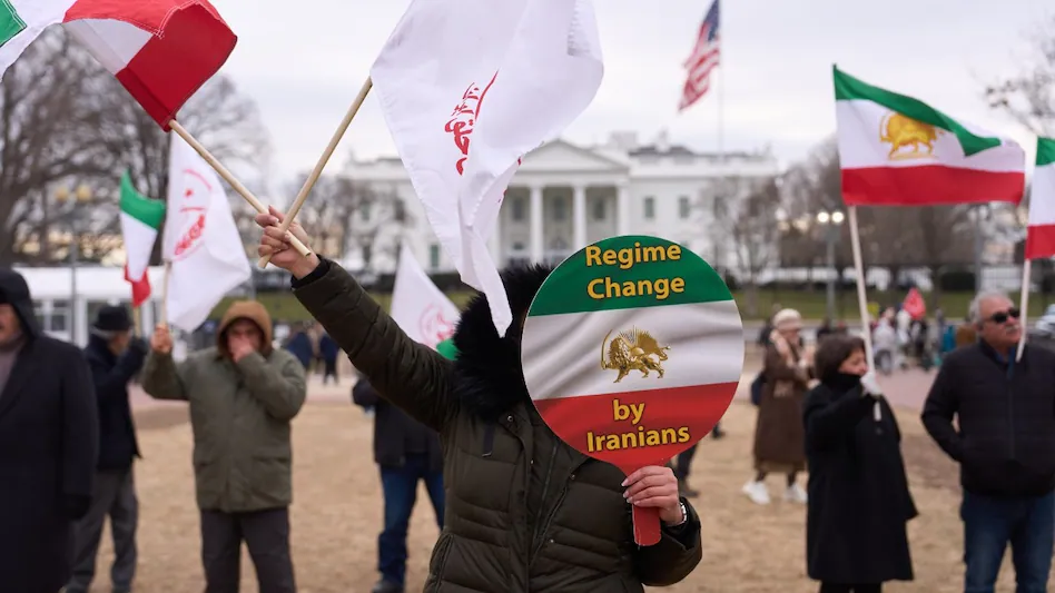 ईरान की गलियों में गूंजा ‘डेथ टू डिक्टेटर’: 21 प्रांतों तक फैली बगावत की चिंगारी